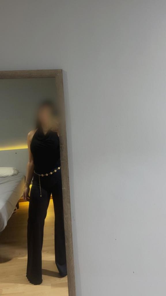 672764750: Chica busca chico en Gerona