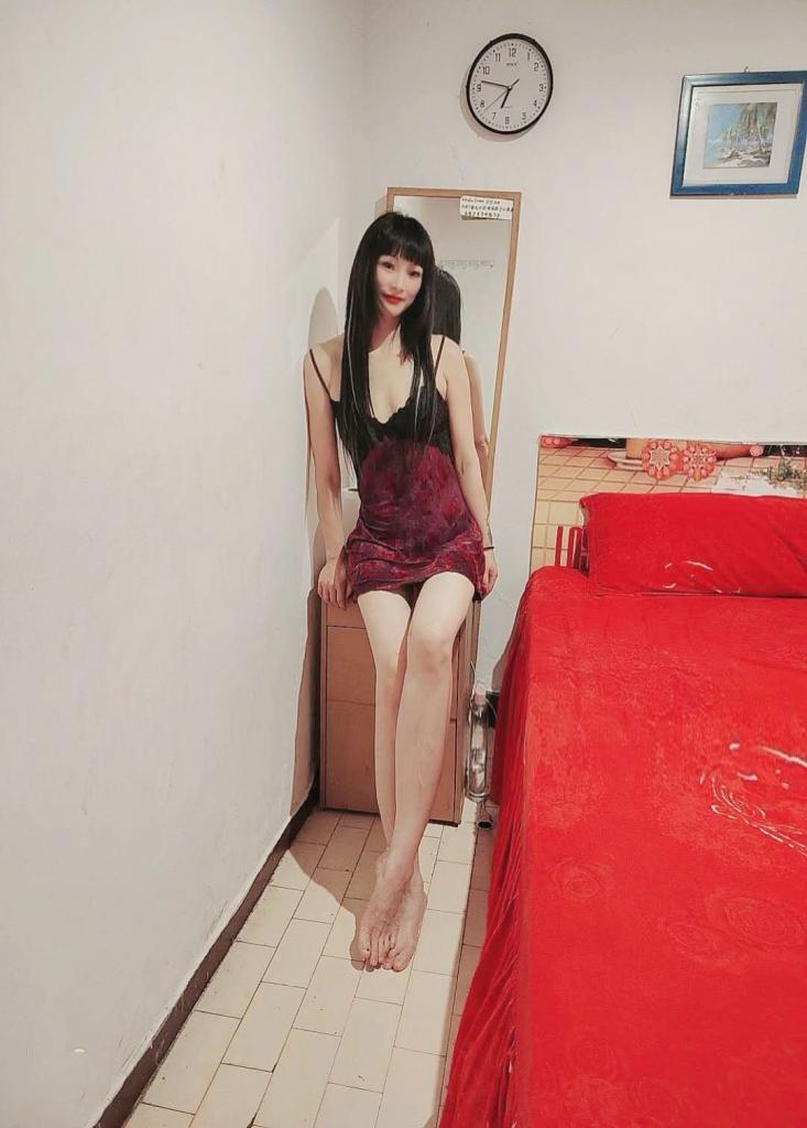 663431635: Chica busca chico en Barcelona