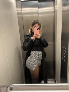664460615: Chica busca chico en Barcelona