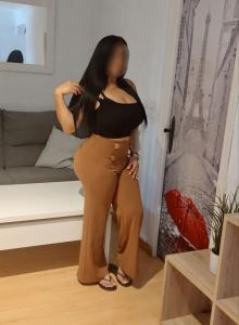 643977609: Chica busca chico en Sevilla