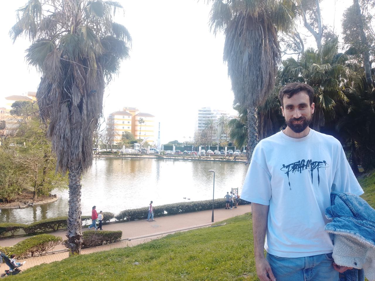 Chico busca chica en Málaga: 