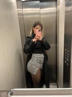 664460615: Chica busca chico en Barcelona