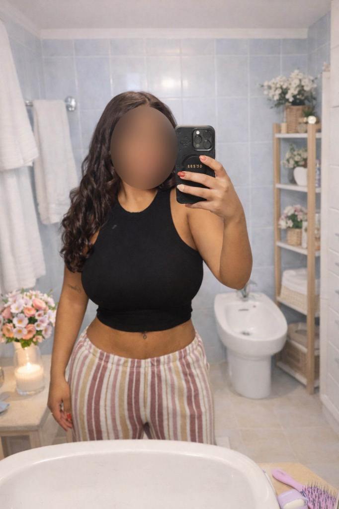 664248198: Chica busca chico en Sevilla