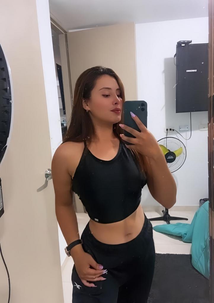677313954: Chica busca chico en Barcelona