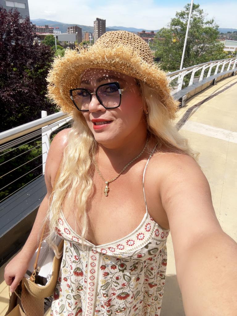 666396359: Transexual en León
