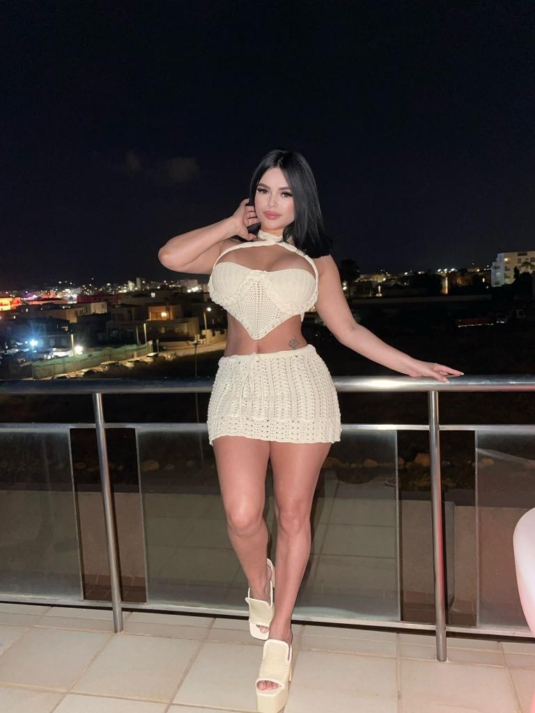 677313760: Chica busca chico en Barcelona