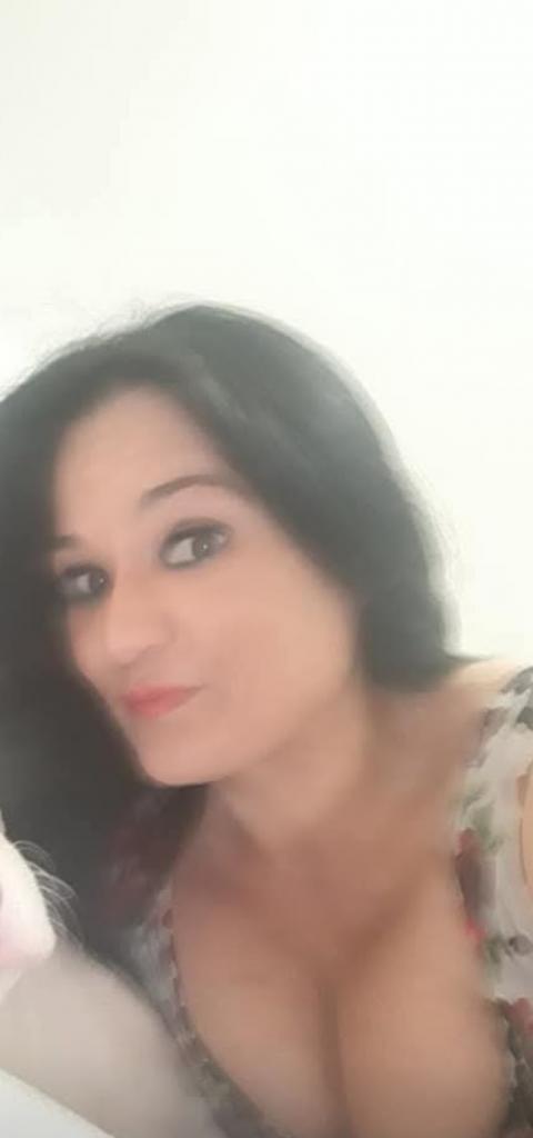 625827229: Chica busca chico en Sevilla
