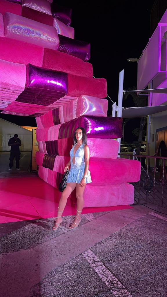 667789455: Chica busca chico en Ibiza