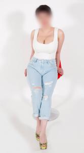 642467952: Chica busca chico en Gerona