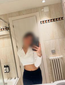 697537036: Chica busca chico en Madrid