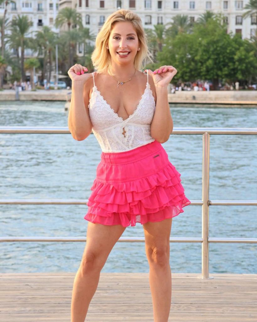 Chica busca chico en Almería: 