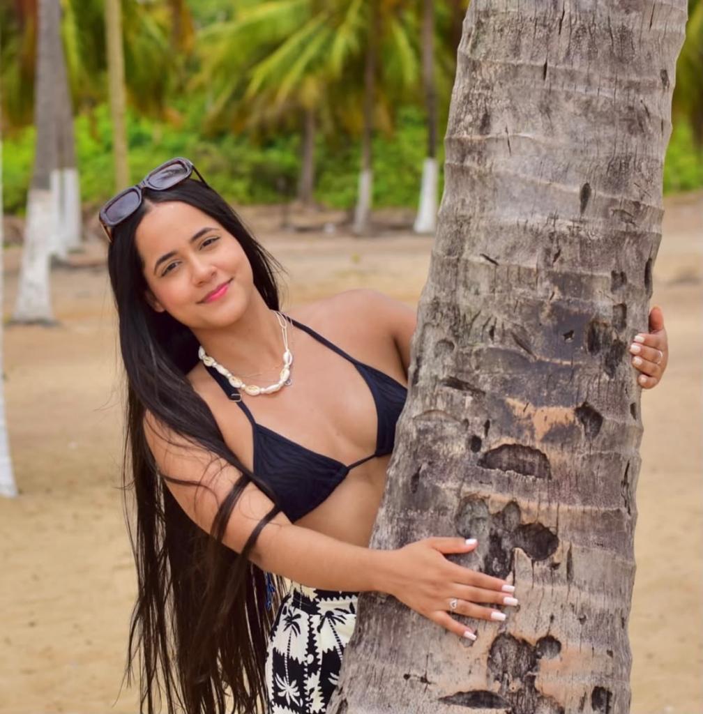 670661493: Chica busca chico en Barcelona