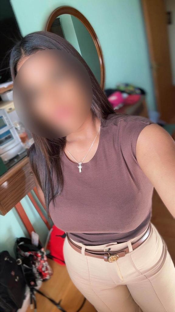 664248198: Chica busca chico en Sevilla