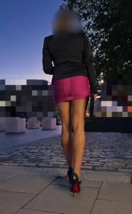 643263179: Chica busca chico en Sevilla