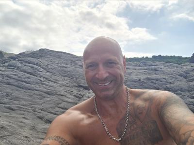 633381766: Chica busca chico en Álava