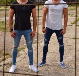 Chico busca chica en Sevilla: 