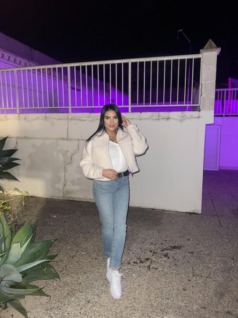 Chica busca chico en Ibiza: 