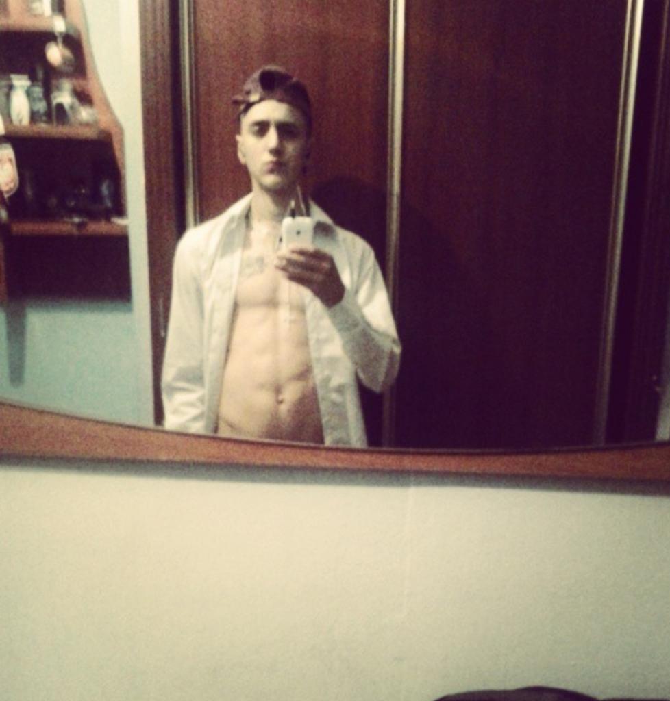 677637474: Chico busca chica en Madrid