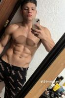 613669470: Chico busca chica en Barcelona