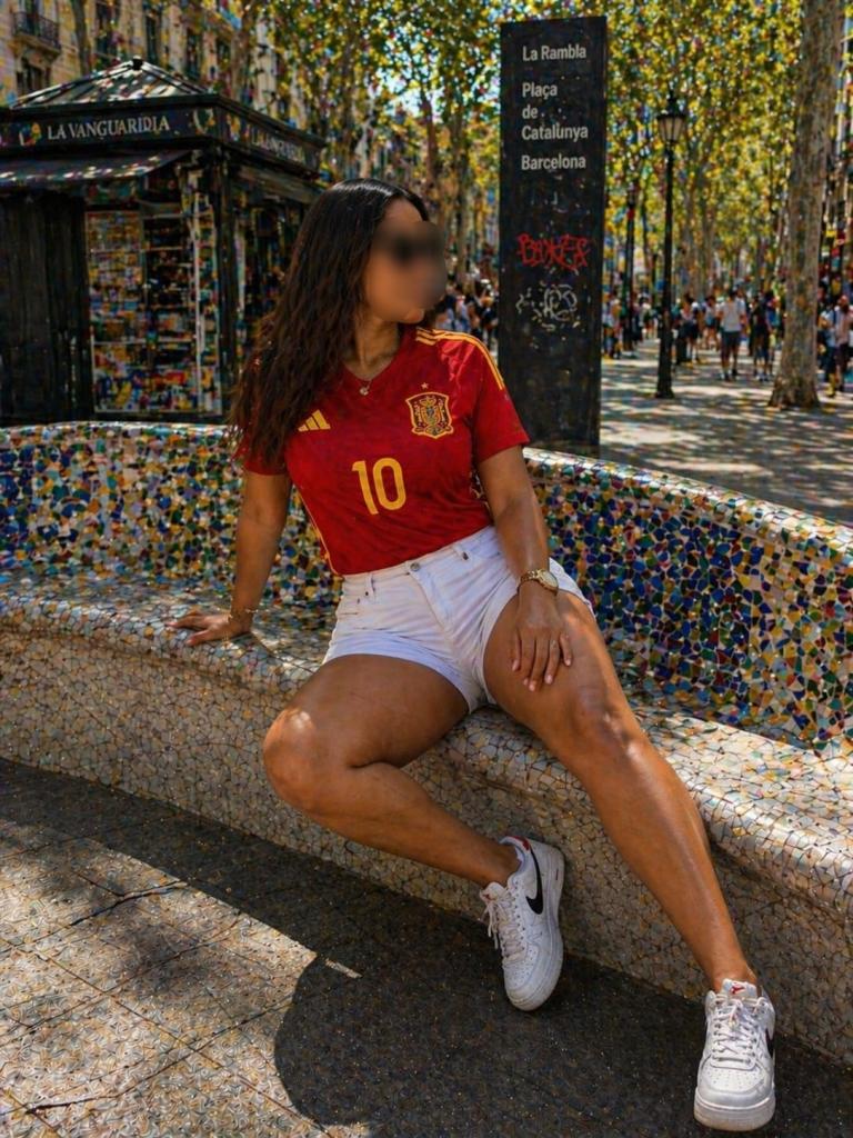 745026538: Chica busca chico en Gerona