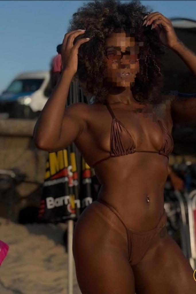 603221025: Chica busca chico en La Coruña