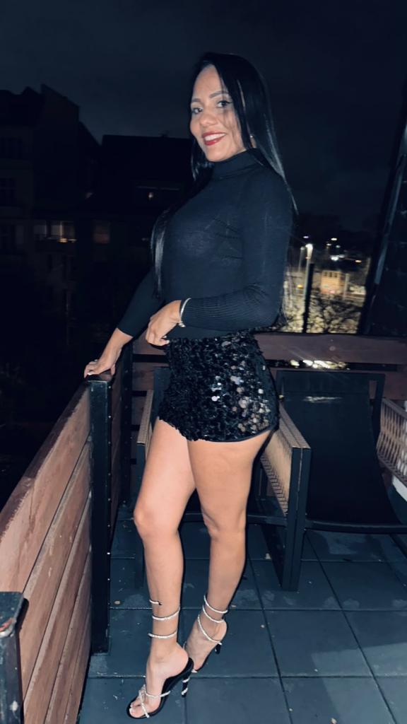 635437197: Chica busca chico en Sevilla