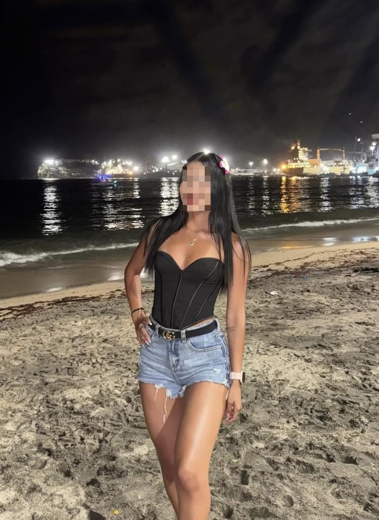 742037269: Chica busca chico en Gerona