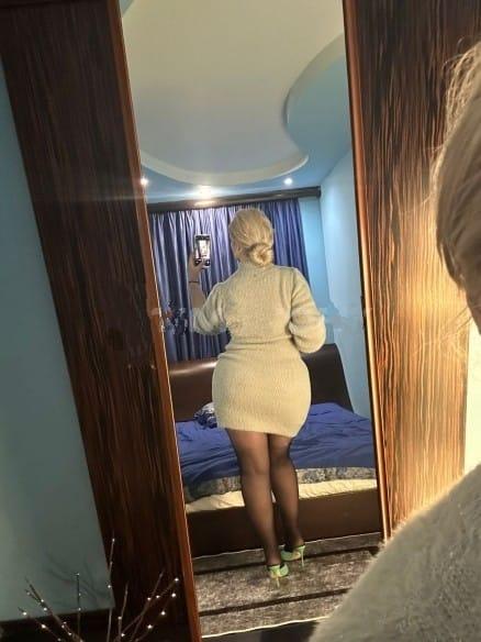 694211873: Chica busca chico en Barcelona