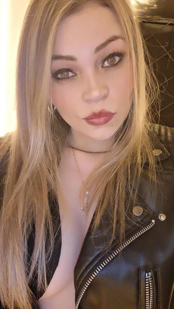 745019115: Chica busca chico en Barcelona