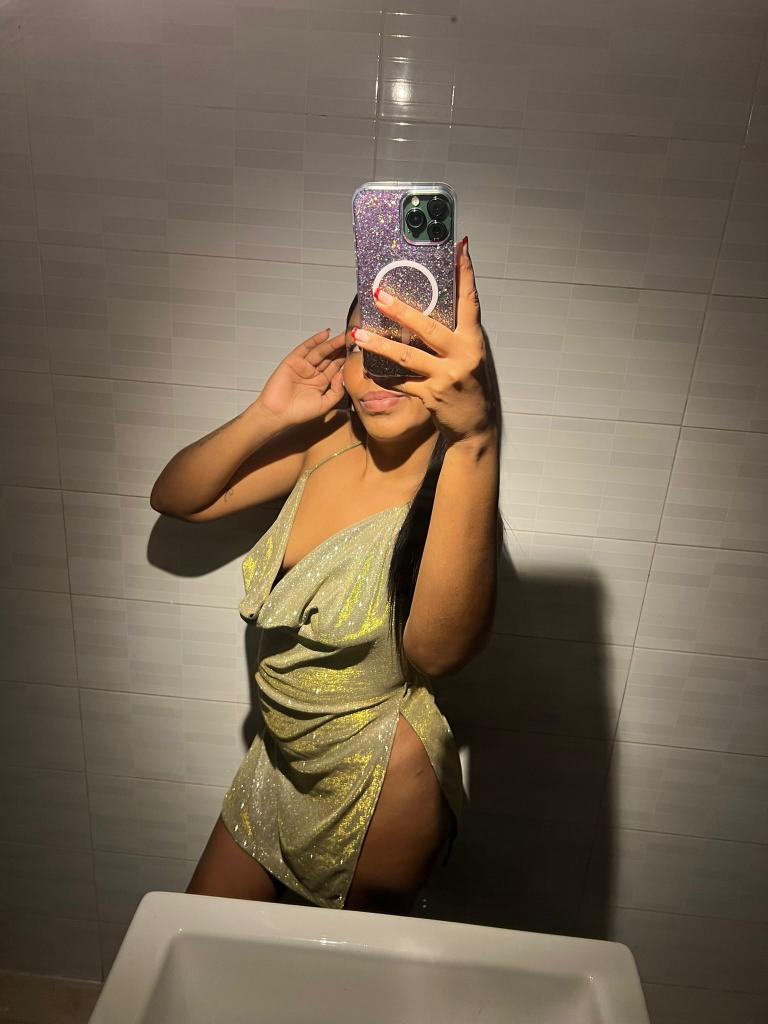 641230345: Chica busca chico en Barcelona