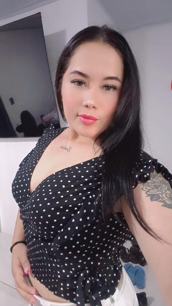 743037821: Chica busca chico en Madrid