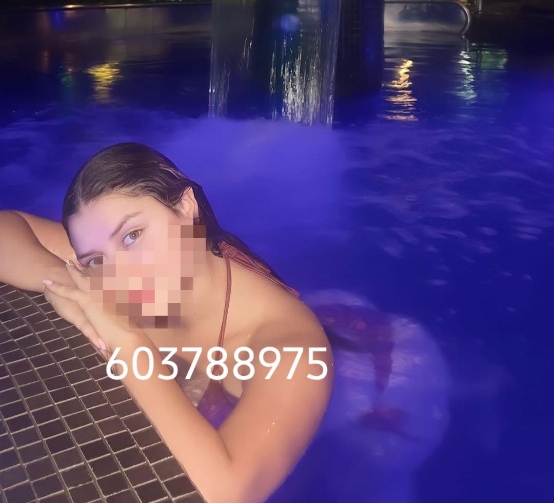 Chica busca chico en Menorca: 