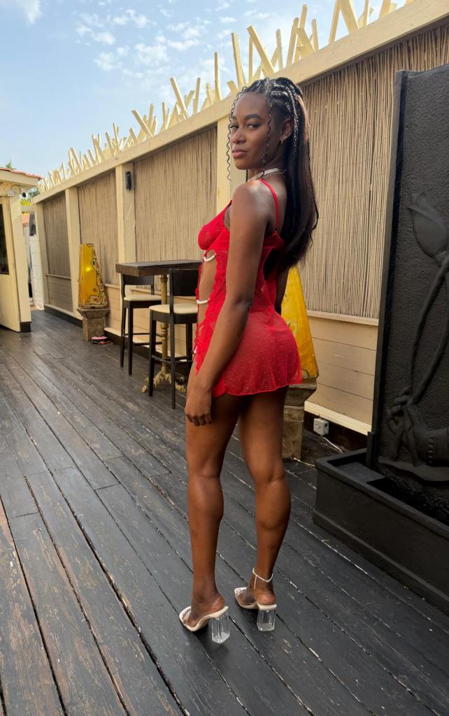 697761542: Chica busca chico en Tenerife