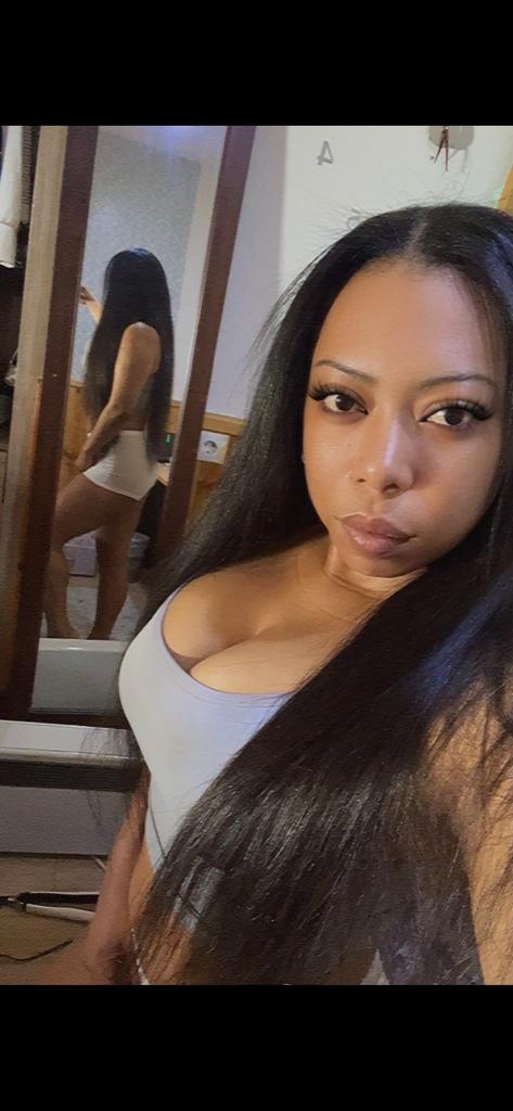 Chica busca chico en Granada: 