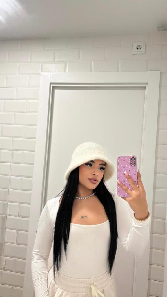Chica busca chico en Málaga: Chica busca chico