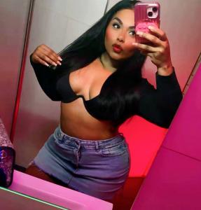 673438097: Chica busca chico en Barcelona