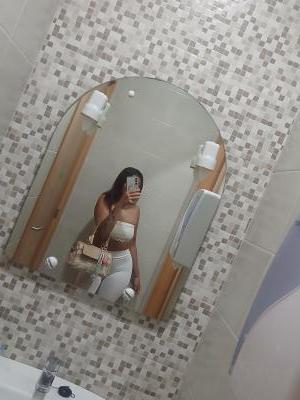 677413276: Chica busca chico en Barcelona