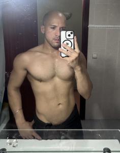 663134111: Chico busca chica en Valencia