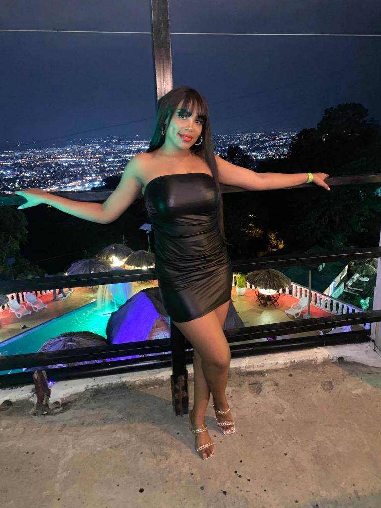 Chica busca chico en Granada: Chica busca chico