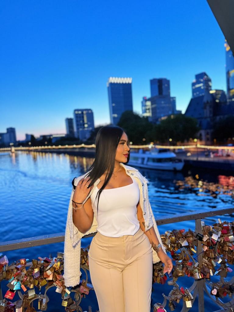 Chica busca chico en Alicante: 