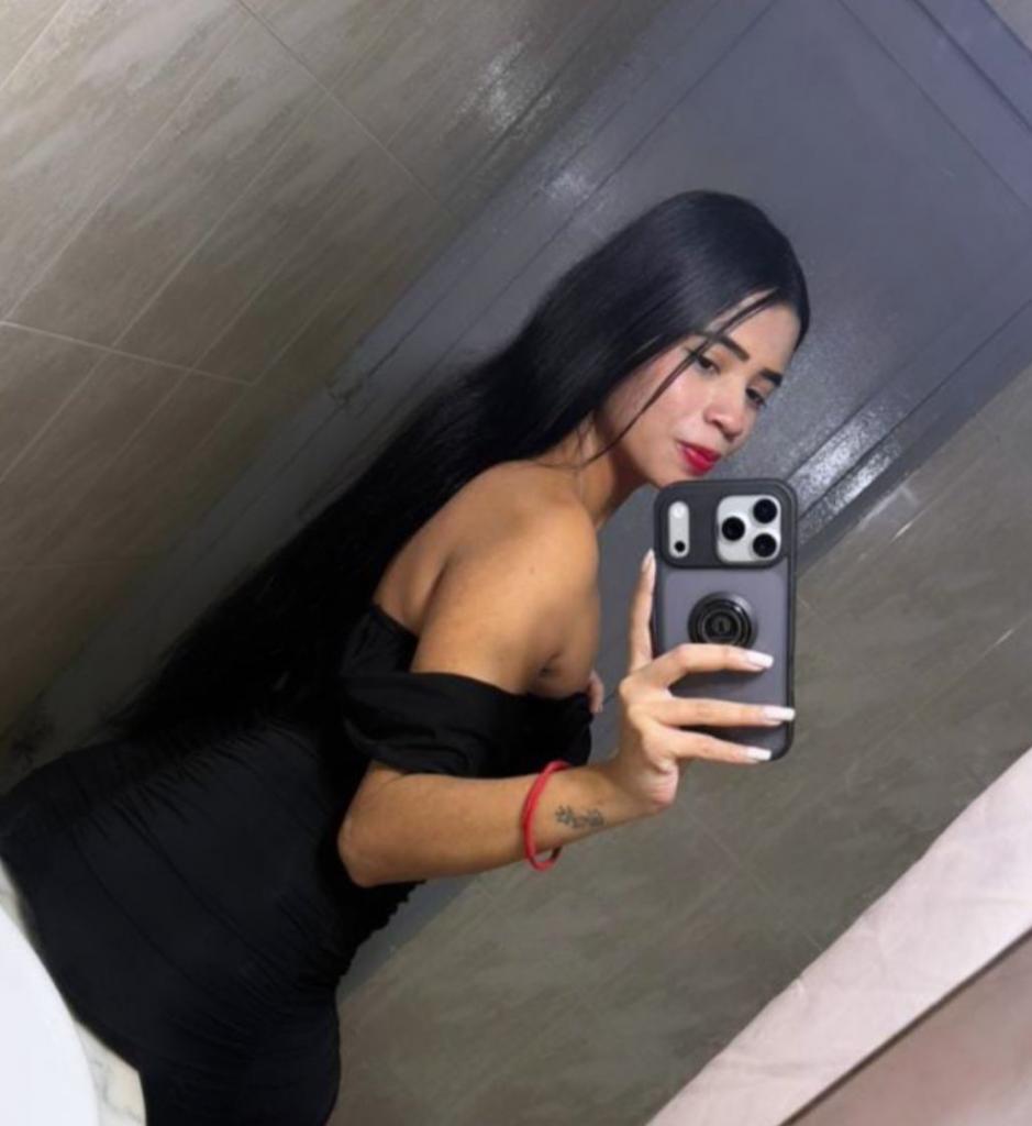 607393709: Chica busca chico en Barcelona