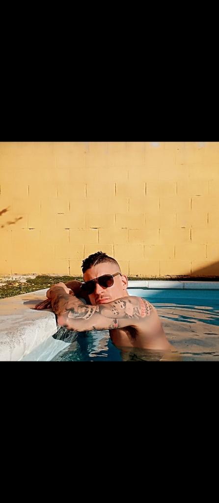 Chico busca chica en Sevilla: 