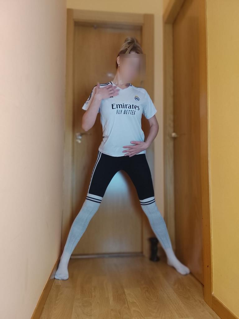 697766701: Chica busca chico en Madrid