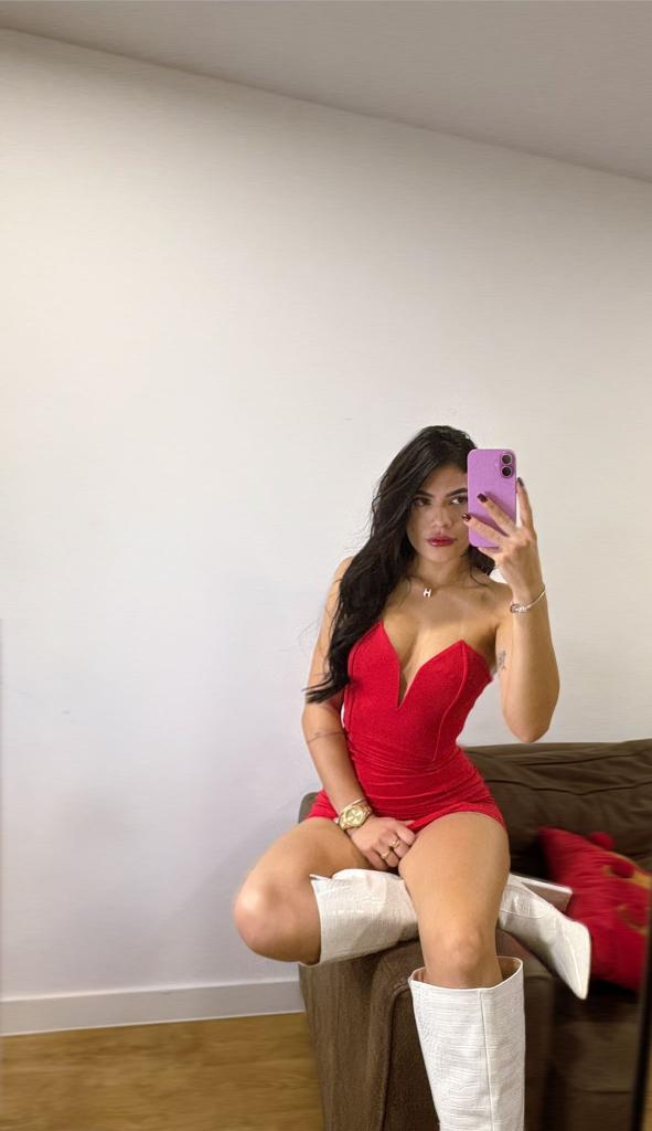 Chica busca chico en Ibiza: 