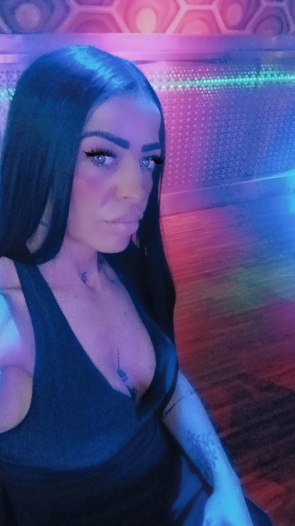 604440319: Chica busca chico en Almería