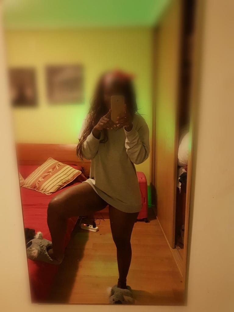 614090536: Chica busca chico en Cantabria
