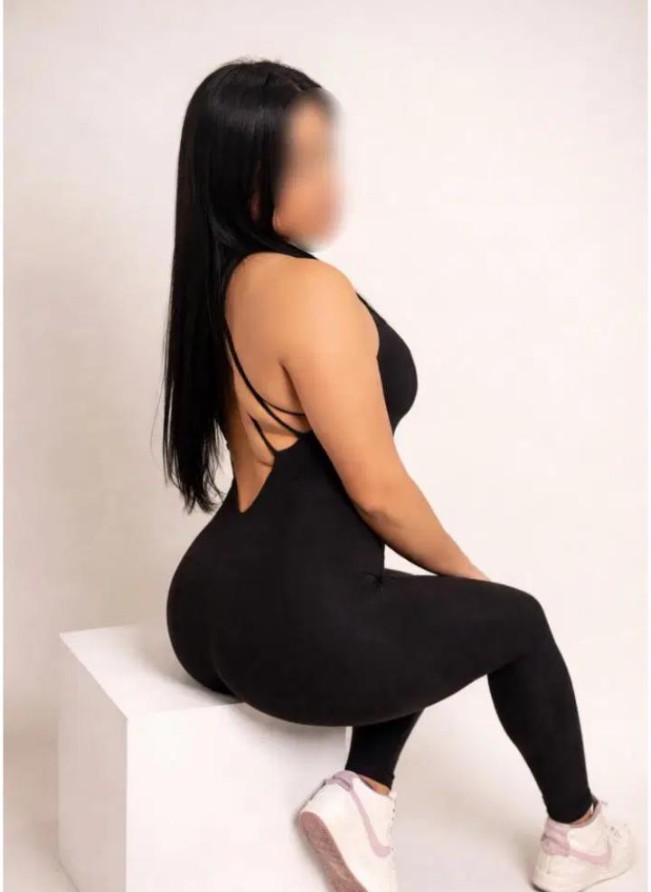 745093142: Chica busca chico en Ibiza