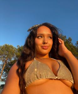 613977365: Chica busca chico en Madrid