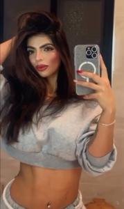 677923157: Chica busca chico en Barcelona