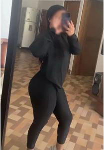 745093142: Chica busca chico en Ibiza